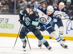 Sea serpent mengendarai lonjakan periode ke- 3 untuk memenangkan Jets