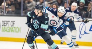 Sea serpent mengendarai lonjakan periode ke- 3 untuk memenangkan Jets