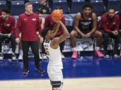 DJ Thomas, Honor Huff memberi kekuatan West Virginia melewati Lafayette