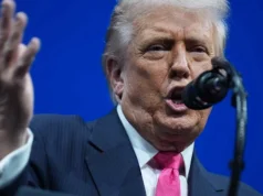 Donald Trump menandatangani RUU pembebasan setelah memperjuangkannya selama berbulan-bulan