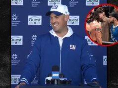 “Pelatih Giants Mike Kafka Mengatakan Tim Tidak Memiliki Masalah Dengan Cameo WWE Cam Skattebo”.