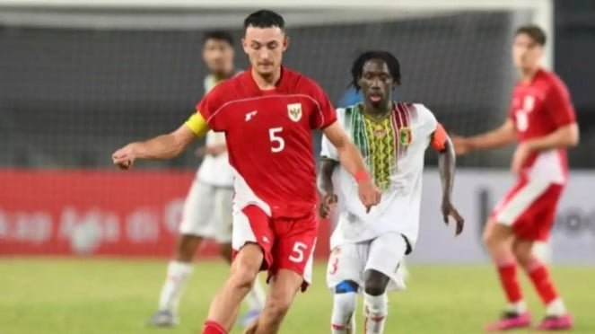 691914b2c29c1-kapten-timnas-indonesia-u-23-ivar-jenner-saat-melawan-mali_663_372.jpg