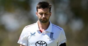 Bintang Inggris Mark Wood dikirim untuk check hamstring seminggu setelah Tes Ashes pertama