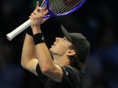 Bintang tenis Australia Alex de Minaur menenggelamkan Taylor Fritz untuk menjaga harapan ATP Finals tetap hidup