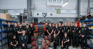 Alih-alih kabaret, beton: Klára, Milena dan Kateřina memproduksi furnitur unik