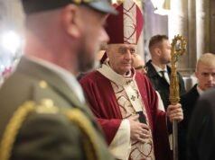 Momen Puncak Pemakaman Duka (†82): Tamu VIP, Duka Zeman dan Bohdal, Peti Mati Dibawa Oleh Vondra