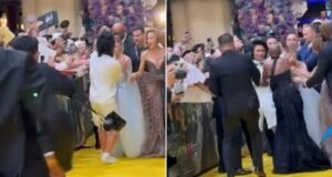 Serial hama dan penyerbu panggung menyergap Ariana Grande di pemutaran perdana Wicked: Forever di Singapura