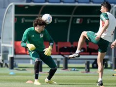 Javier Aguirre melontarkan kritik pedas terhadap Guillermo Ochoa karena mengenakan kaos Tri