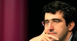 ‘Catur itu sederhana, Anda hanya memainkan gerakan terbaik; politik bisa jadi lebih rumit’