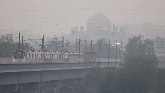 Delhi-Smog-Weather-1_1763222913885_1763222927077.jpg
