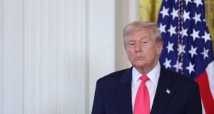 Garis Waktu: Tanggapan pemerintahan Trump dalam legend rilis documents Epstein