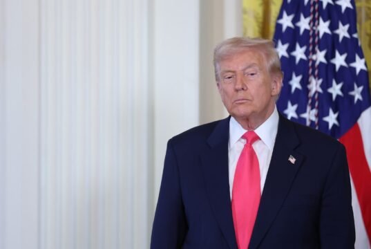 Garis Waktu: Tanggapan pemerintahan Trump dalam legend rilis documents Epstein