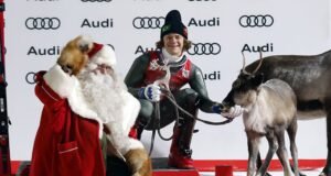 Inggris Raya membuat awal Piala Dunia terbaik saat Laurie Taylor nyaris kehilangan podium