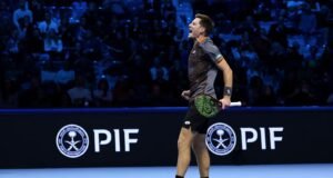 Pebalap Inggris Henry Patten dan rekannya Harri Heliovaara mengalahkan pasangan seluruh Inggris untuk memenangkan mahkota ganda Final ATP