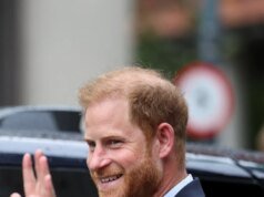 Lisa Vanderpump Secara Halus Membayangi Pangeran Harry di BravoCon 2025