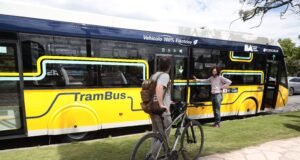 Uji coba: seperti apa Trambús dan bagaimana rute alat transportasi listrik baru yang akan melintasi kota