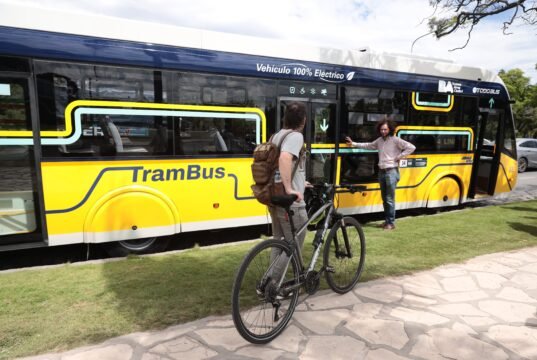 Uji coba: seperti apa Trambús dan bagaimana rute alat transportasi listrik baru yang akan melintasi kota