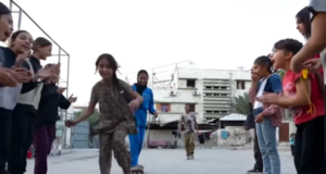 Skateboarding Bantu Anak-anak Gaza yang Trauma di Tengah Reruntuhan, Tambah Kegembiraan yang Langka | Berita konflik Israel-Palestina