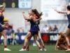 Pelatih Melbourne Mick Stinear menangis setelah Demons memastikan kemenangan semifinal AFLW