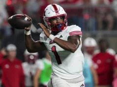 Dequan Finn, Universitas Miami yang memulai QB, meninggalkan RedHawks pada pertengahan musim