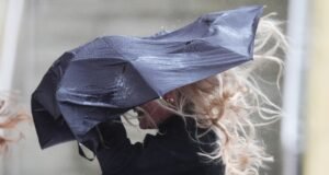 Hujan deras akibat Badai Claudia mengancam hari kedua pertemuan Cheltenham