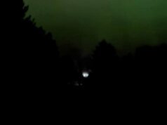 Cahaya Utara mempesona di langit di atas AS