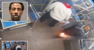 Kebakaran besar melanda kapal kargo yang membawa bahan berbahaya & memicu ledakan di pelabuhan San Pedro saat awak kapal dievakuasi