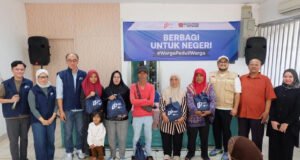 Ojek Online dan Warga Berekonomi Rentan Terima Paket Sembako dari 98 Resolution Network