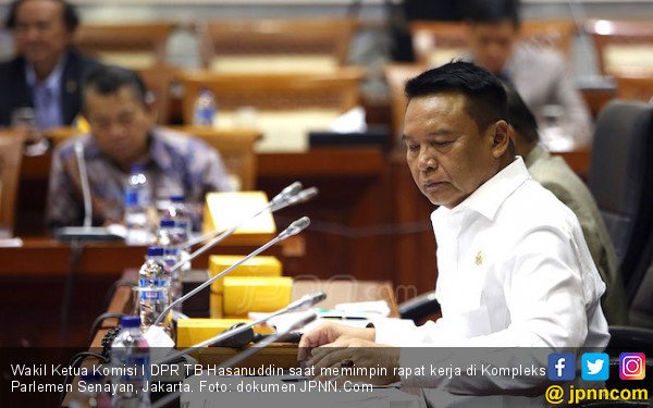 wakil-ketua-komisi-i-dpr-tb-hasanuddin-saat-memimpin-rapat-kerja-di-kompleks-parlemen-senayan-jakart.jpeg