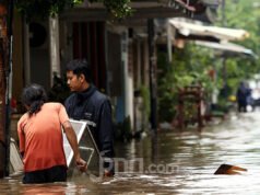 Sungai Citarum dan Cibeet Meluap, Ratusan Rumah di Karawang Terendam Banjir