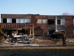 1 penghuni panti jompo, 1 karyawan tewas akibat kebakaran, ledakan; penyebab yang sedang diselidiki