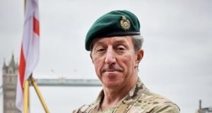 Pernyataan Kepala Angkatan Laut di Reeves mengenai dana pertahanan: First Sea Lord memperingatkan Rusia menghabiskan miliaran dolar untuk mengendalikan Atlantik Utara karena Departemen Keuangan membuat Pasukan kelaparan