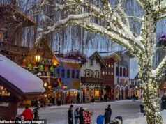 Desa Natal fading lucu di Amerika berjuang untuk menyelamatkan diri setelah dilanda badai dan banjir besar