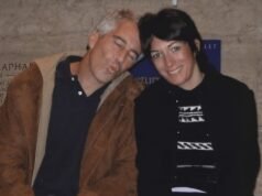 Dokumen baru mengungkapkan bagaimana pasangan monster Maxwell dan Epstein SEBENARNYA pertama kali bertemu – pada hari yang sama rilis file Epstein mengungkapkan Andrew yang dipermalukan menjamu miliarder pedofil di Sandringham House