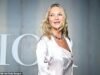 TALK OF THE COMMUNITY: Kate Moss menjalani kehidupan yang ‘stabil’ … dengan membantu di drama Nativity setempat