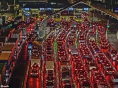 Liburan Natal? Tidak, jika Eropa ada hubungannya dengan hal ini: Kemacetan akibat kesalahan TI yang melanda kontrol perbatasan Prancis – dan pemain ski menghadapi penundaan penipuan paspor Jenewa