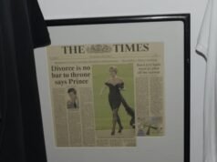 Halaman depan berbingkai Pangeran Charles dan Putri Di ditemukan di lemari pakaian Epstein yang ‘terobsesi dengan Keluarga Kerajaan’