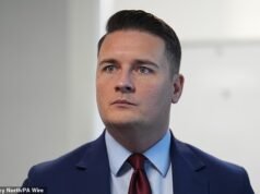 Wes Streeting mengisyaratkan dia akan kembali bergabung dengan serikat pabean dengan ‘hubungan dagang yang lebih erat dengan UE’ – karena dia menolak mengesampingkan tawaran untuk No10