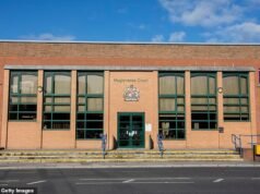 Suami dan lima pria didakwa melakukan 60 pelanggaran seksual terhadap mantan istrinya termasuk membius dan memperkosanya berulang kali