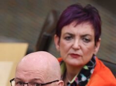 Swinney dipermalukan sebagai pengawas etika untuk menyelidiki Constance