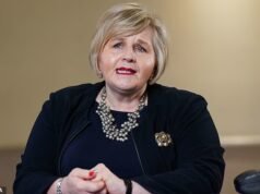 Bidan yang memimpin penyelidikan terbesar mengenai kegagalan persalinan dalam sejarah NHS membebankan pembayar pajak hingga ₤ 26 000 per bulan