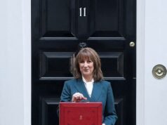 Ribuan orang lainnya mungkin terseret untuk membayar pajak rumah mewah Rachel Reeves atas rumah senilai ₤ 2 juta karena para ahli memperingatkan rencana revaluasi dapat melebih-lebihkan harga rumah hingga ₤ 30, 000