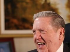 Pemimpin kontroversial Gereja Mormon Jeffrey R. Holland meninggal pada usia 85 tahun