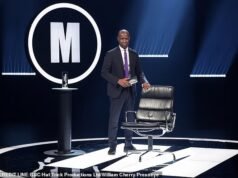 BBC dituduh membodohi Mastermind setelah pembawa acara Clive Myrie bertanya kepada kontestan hewan peliharaan mana yang mengeluarkan suara ‘guk guk’ dan ‘busur wow’