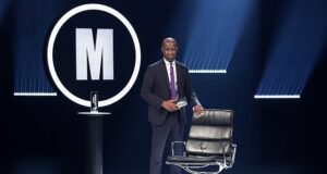 BBC dituduh membodohi Mastermind setelah pembawa acara Clive Myrie bertanya kepada kontestan hewan peliharaan mana yang mengeluarkan suara ‘guk guk’ dan ‘busur wow’