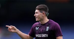 Dua opsi bowling Inggris muncul untuk Sydney Ashes Test setelah cedera Gus Atkinson