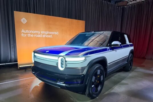 Di dalam taruhan besar Rivian pada self-driving bertenaga AI