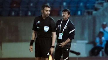 1765742896_6936f7b0be674-pelatih-timnas-indonesia-u-22-indra-sjafri_375_211.jpeg