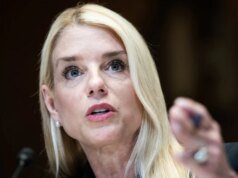 Anggota Parlemen Mengancam Penghinaan atas Pembebasan Sebagian File Epstein