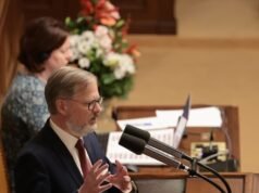 “” Pukul tembok.”” Schillerová mengatakan kecil kemungkinannya untuk memenuhi anggaran tahun ini, defisitnya semakin besar